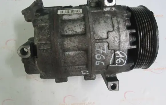 Opel Vivaro Air conditioning (A/C) compressor (pump) 8200454172E