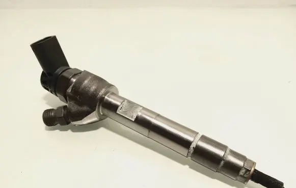 BMW 5 G30 G31 Fuel injector 8514148 0445110743