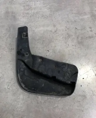 Volkswagen Touareg II Front mudguard 7P0075111