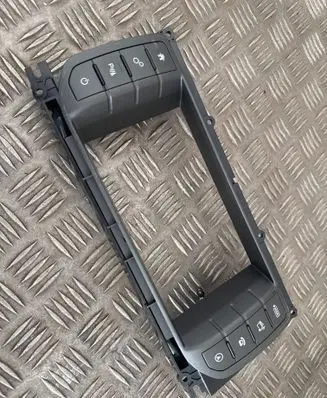 Land Rover Evoque I Radio/GPS head unit trim GJ3219F211DB 16053103 FBYDA