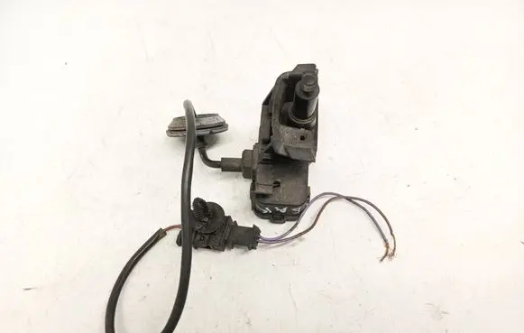 Volkswagen Jetta V Fuel tank cap lock motor 5C6810773B 001947