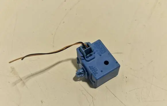 Toyota C-HR I Horn buzzer relay 8665250010 0689004430