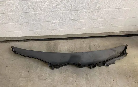 Mercedes-Benz C W203 Wiper trim 2038301713