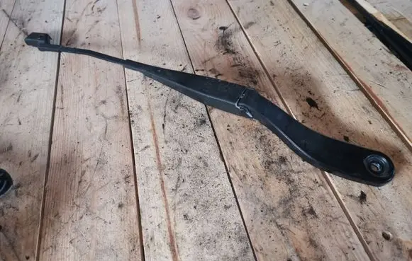 Volvo S40 Front wiper blade arm