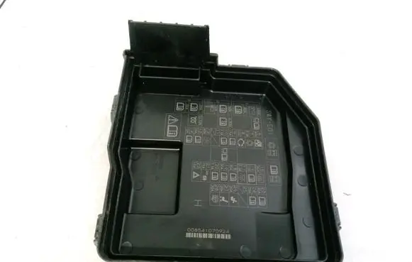 Honda CR-V Fuse box cover
