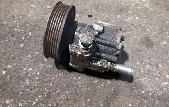 Volkswagen Polo III 6N 6N2 6NF Power steering pump
