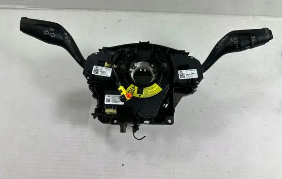 Ford Kuga II Tailgate/trunk/boot open switch 