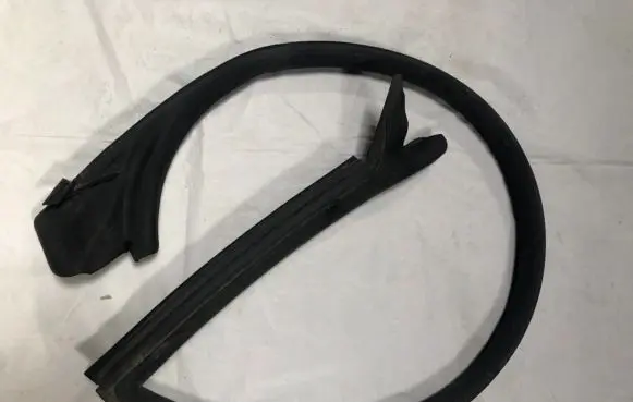 Audi A5 8T 8F Rubber seal front coupe door window 8T0845353