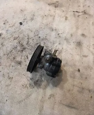 Mitsubishi Pajero Power steering pump 