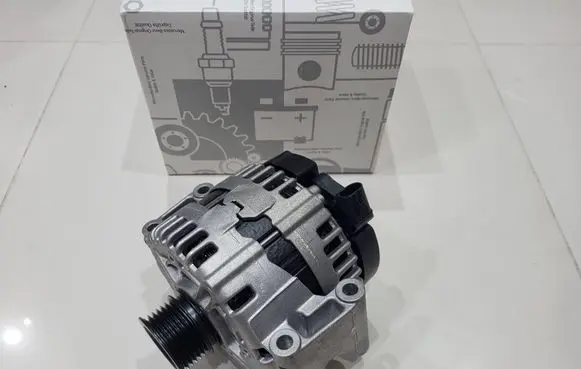 Mercedes-Benz E W212 Generator/alternator A0131545602 0121715014 0131545602