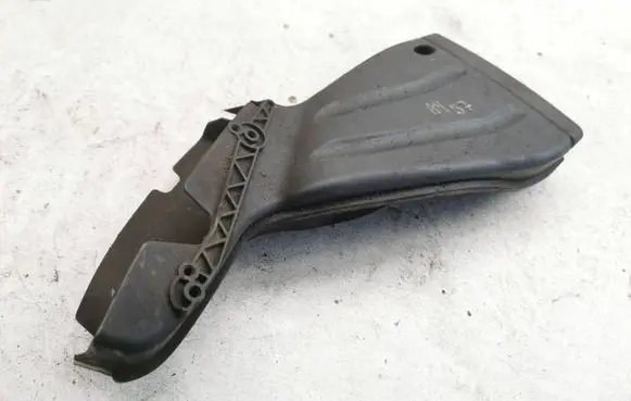 Audi A4 S4 B7 8E 8H Air intake duct part 8E0129618K