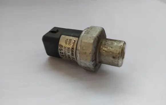 Air conditioning (A/C) pressure sensor