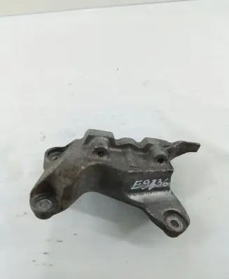 Opel Insignia A Engine mounting bracket 13227753