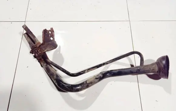 Nissan Primera Fuel tank filler neck pipe 