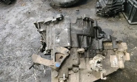 Volvo V70 Manual 5 speed gearbox P8647073