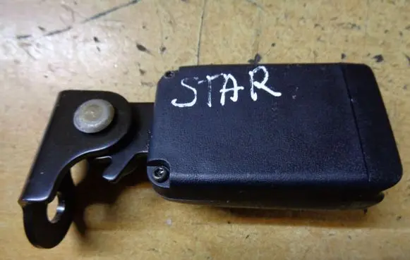 Mitsubishi Space Star Rear seatbelt buckle