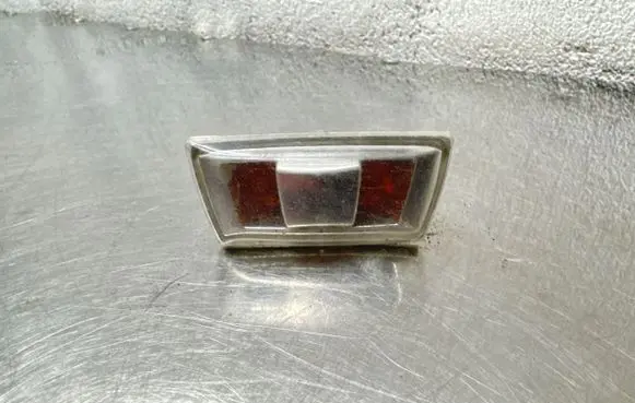 Opel Zafira B Front fender indicator light 13252455 13252456