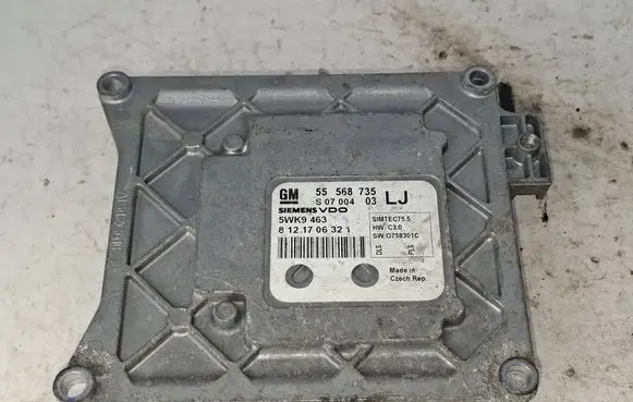 Opel Astra J Engine control unit/module 55568735 8121706321 5WK9463