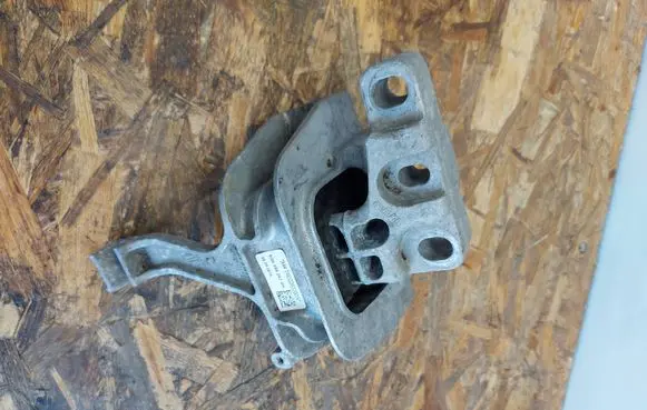 Volkswagen Golf VII Engine mount bracket 5Q0199262BK