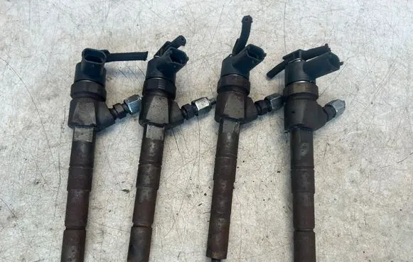Opel Insignia A Fuel injectors set 0445110327