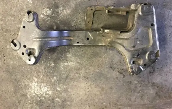 BMW X5 E53 Rear differential/diff mount bracket 6762275