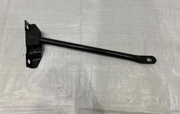 Land Rover Discovery 5 Front strut bar 