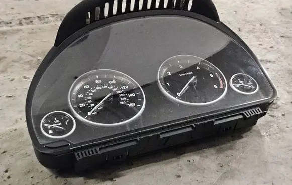 BMW 5 F10 F11 Speedometer (instrument cluster) 9280485 3000168050 2232270