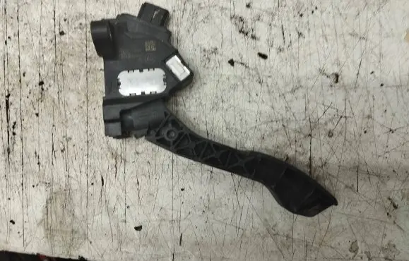 Toyota Avensis T270 Accelerator throttle pedal