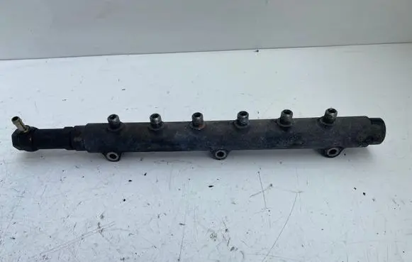 Volvo XC90 Fuel main line pipe 30622085