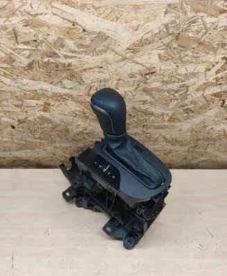 Toyota Yaris Cross Gear shifter/selector 75G588