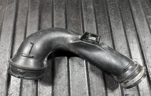 Land Rover Discovery 5 Intercooler hose/pipe FPLA9C619B 1154340S01 1154325S01