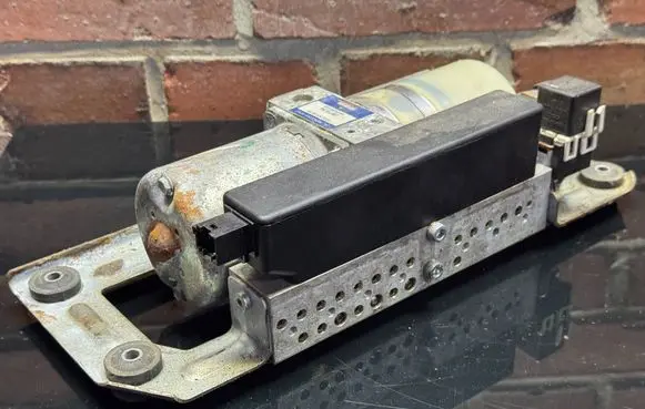Mercedes-Benz SL R230 Folding roof motor A2308000030
