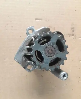 Volkswagen PASSAT B6 Water pump 038121019E
