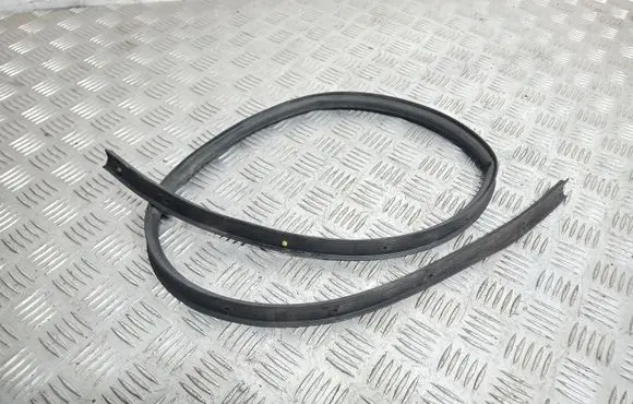 KIA Sorento Engine compartment rubber 
