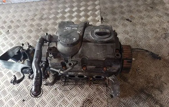 Seat Ibiza IV (6J,6P) Engine head 045103373H