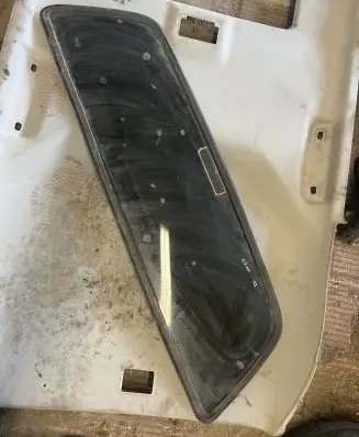 Mitsubishi L200 Rear windscreen/windshield window 
