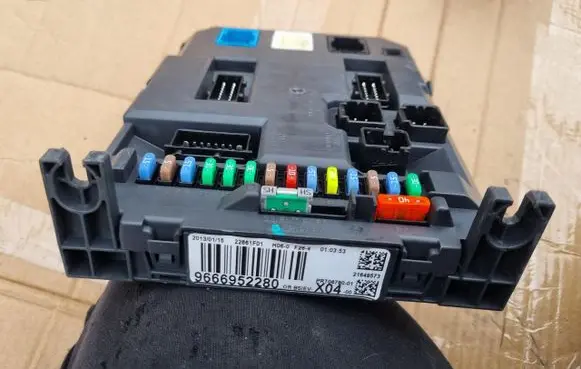 Citroen C3 Aircross Comfort/convenience module 9666952280