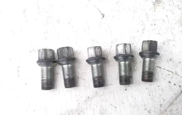 Skoda Yeti (5L) Nuts/bolts 
