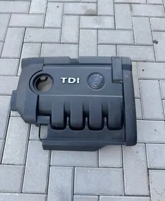Volkswagen Touran I Engine cover (trim) 03G103907