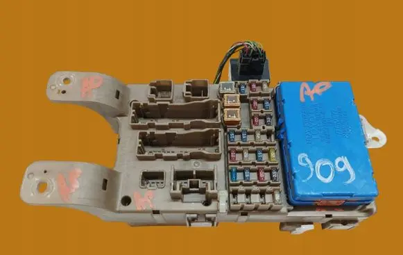 Toyota Corolla E110 Fuse box set 8264102040