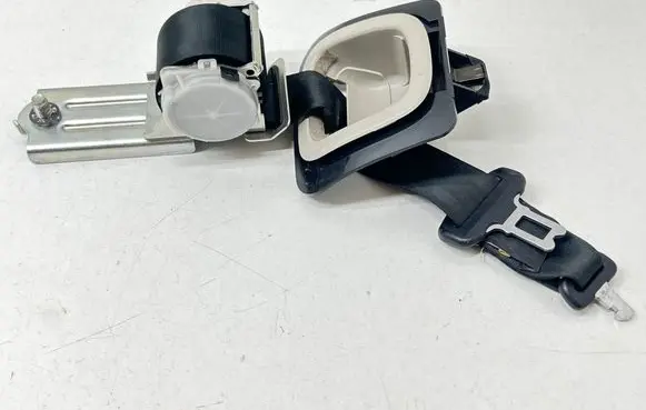 Subaru Forester SK Middle seatbelt (rear) 7J5720 0645534 580806