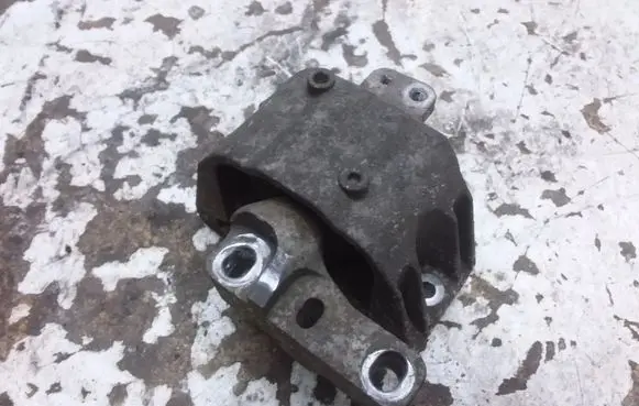 Volkswagen New Beetle Engine mount bracket 1J0199262BF