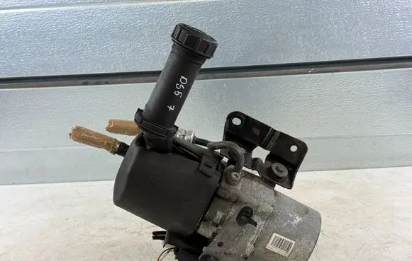 Citroen DS5 Power steering pump 9676556180