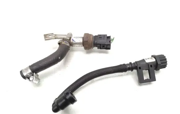 Mercedes-Benz A W176 Fuel pressure sensor A6450700081 A0045421618 A6450780081