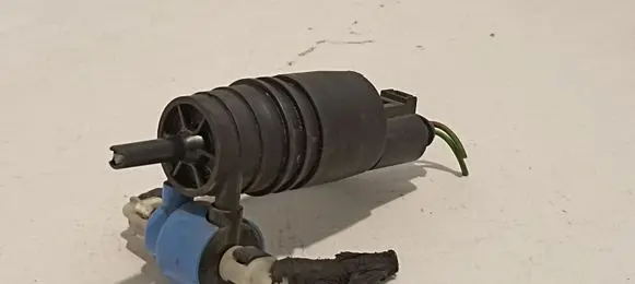 Volkswagen Golf VI Windscreen/windshield washer pump 1J0973722