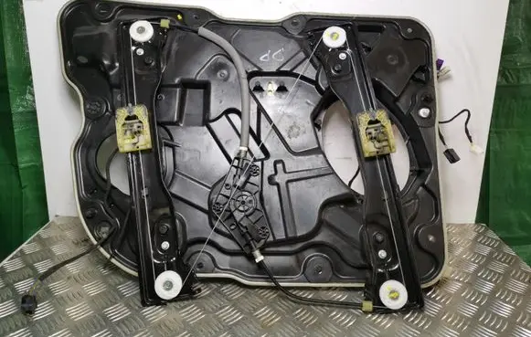 Jeep Grand Cherokee Front window lifting mechanism without motor 68231062