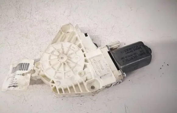 Audi A4 S4 B8 8K Front door window regulator motor 8K0959801B