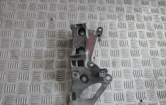 Renault Scenic II - Grand scenic II A/C compressor mount bracket 8200072727