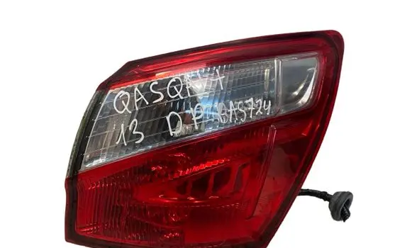Nissan Qashqai+2 Rear/tail lights E209114