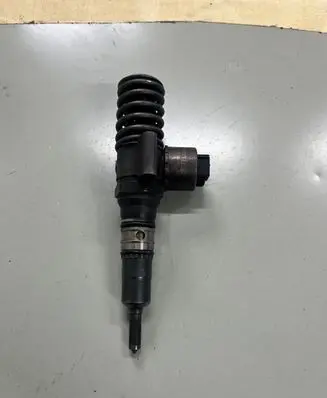 Audi A4 S4 B7 8E 8H Fuel injector 03G130073G 0414720404